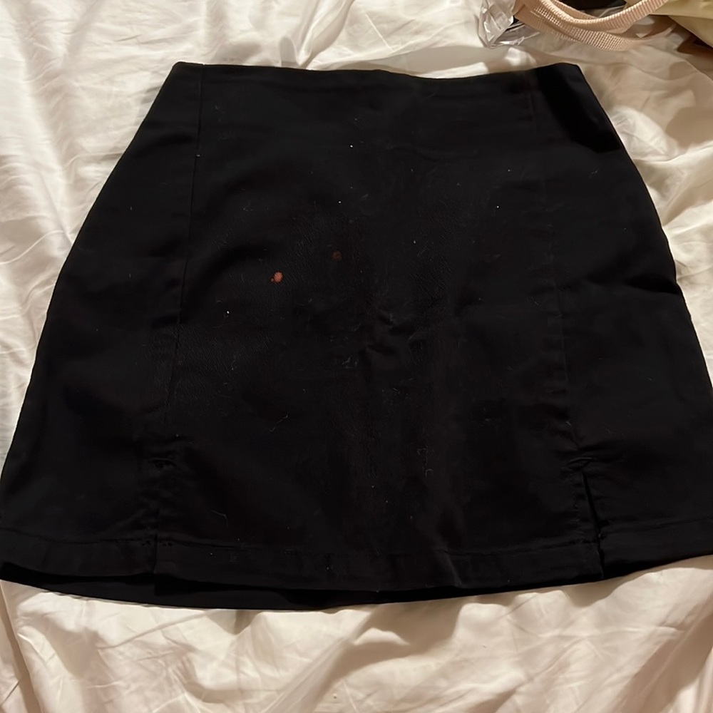 BLACK SKIRT